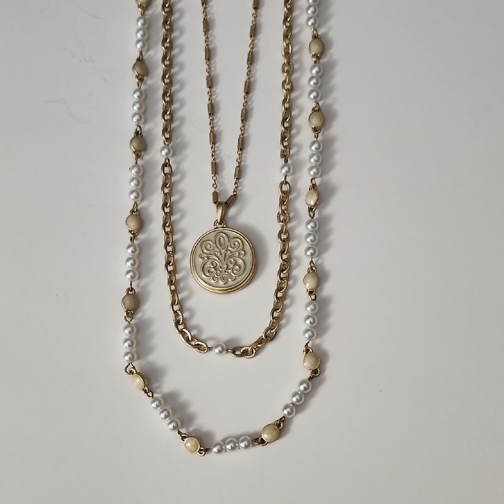 Creslyn Elegant Gold and Pearl Necklace Set